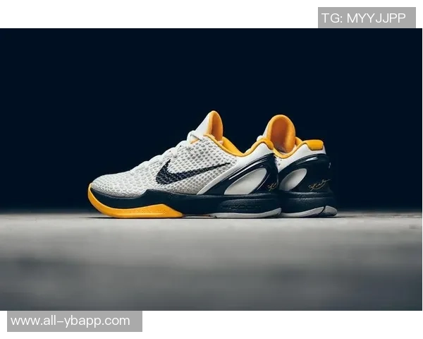 致敬篮球传奇库里今日穿搭Nike科比6代ProtroSail配色球鞋展现风采
